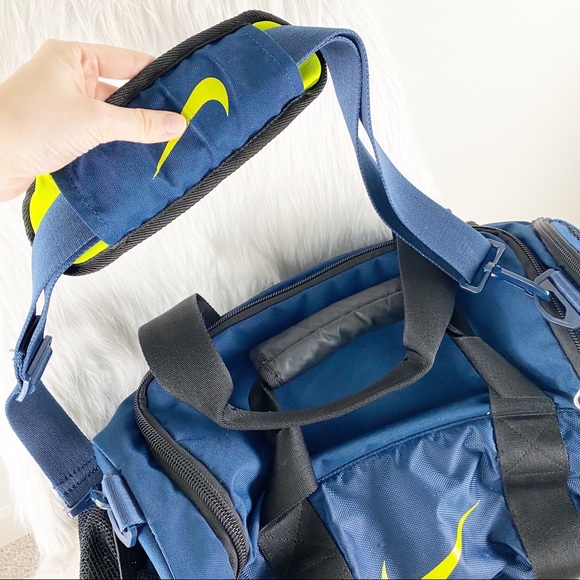 🧤SOLD🧤Nike Navy Blue Neon Green Duffle Gym Bag - Picture 3 of 8